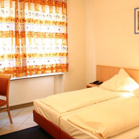 Hotel Elite An Der Universitaet Cologne Room photo